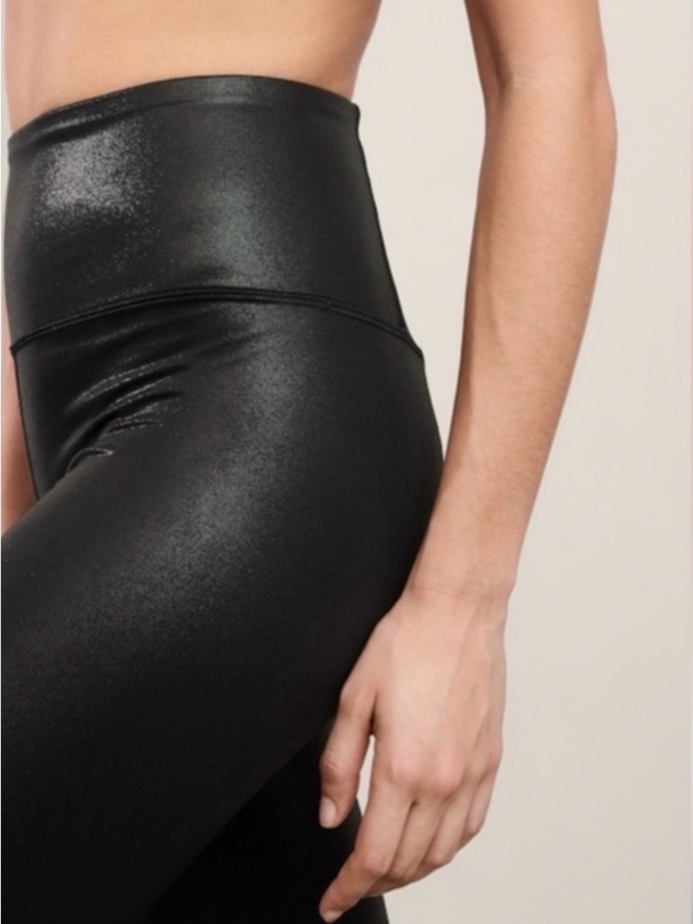 Women’s Athleta Salutation Stash Shine Tight Black LG